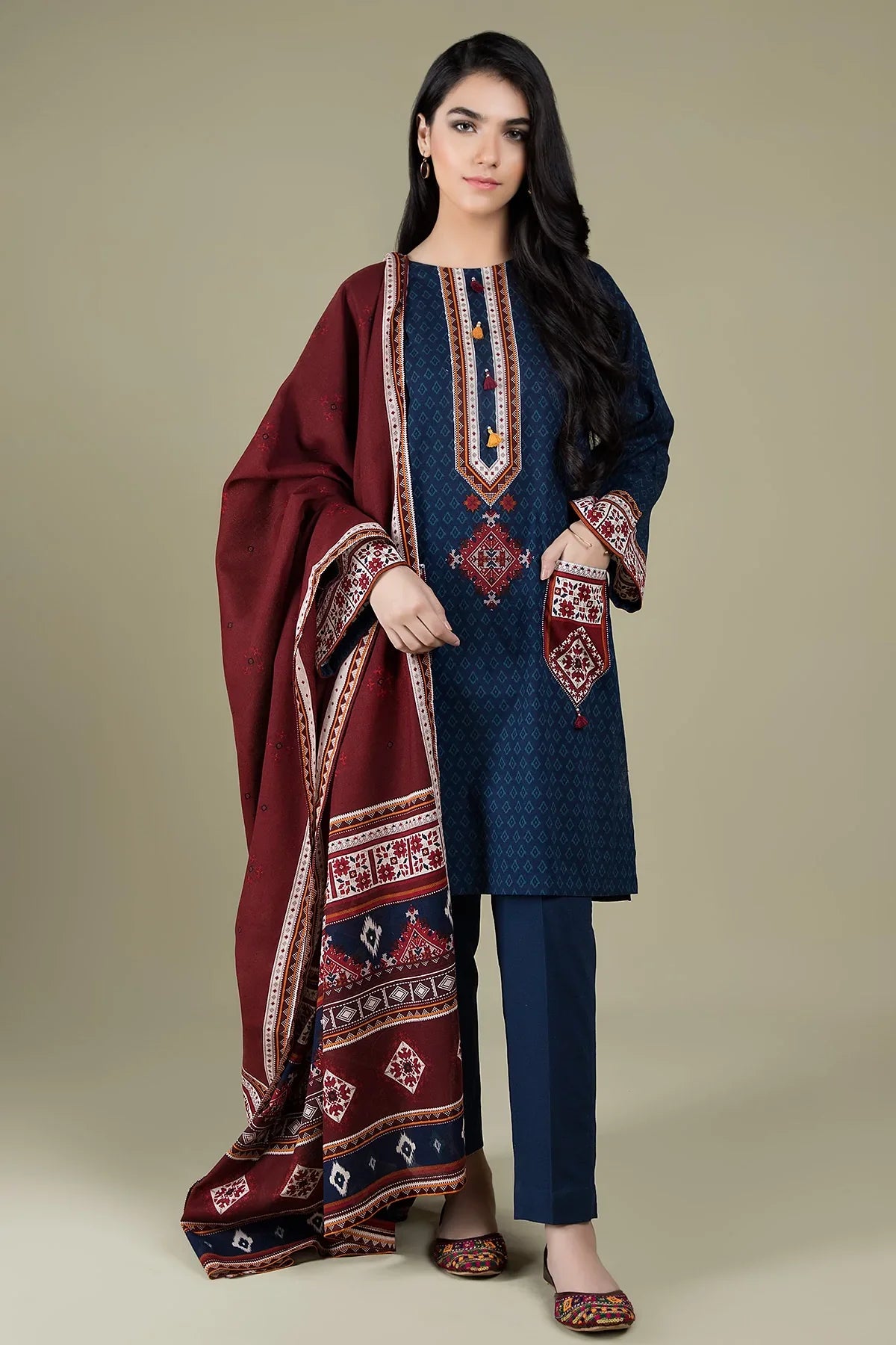 MP522-WINTER 3PC Linen Embroidered suit with Embroidered Shawll