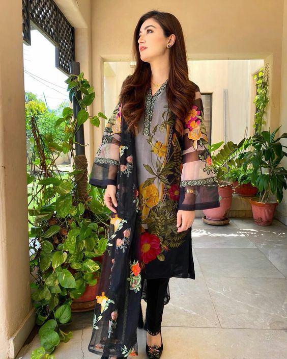 MP236-3PC Lawn Embroidered suit with Chiffon Duppata