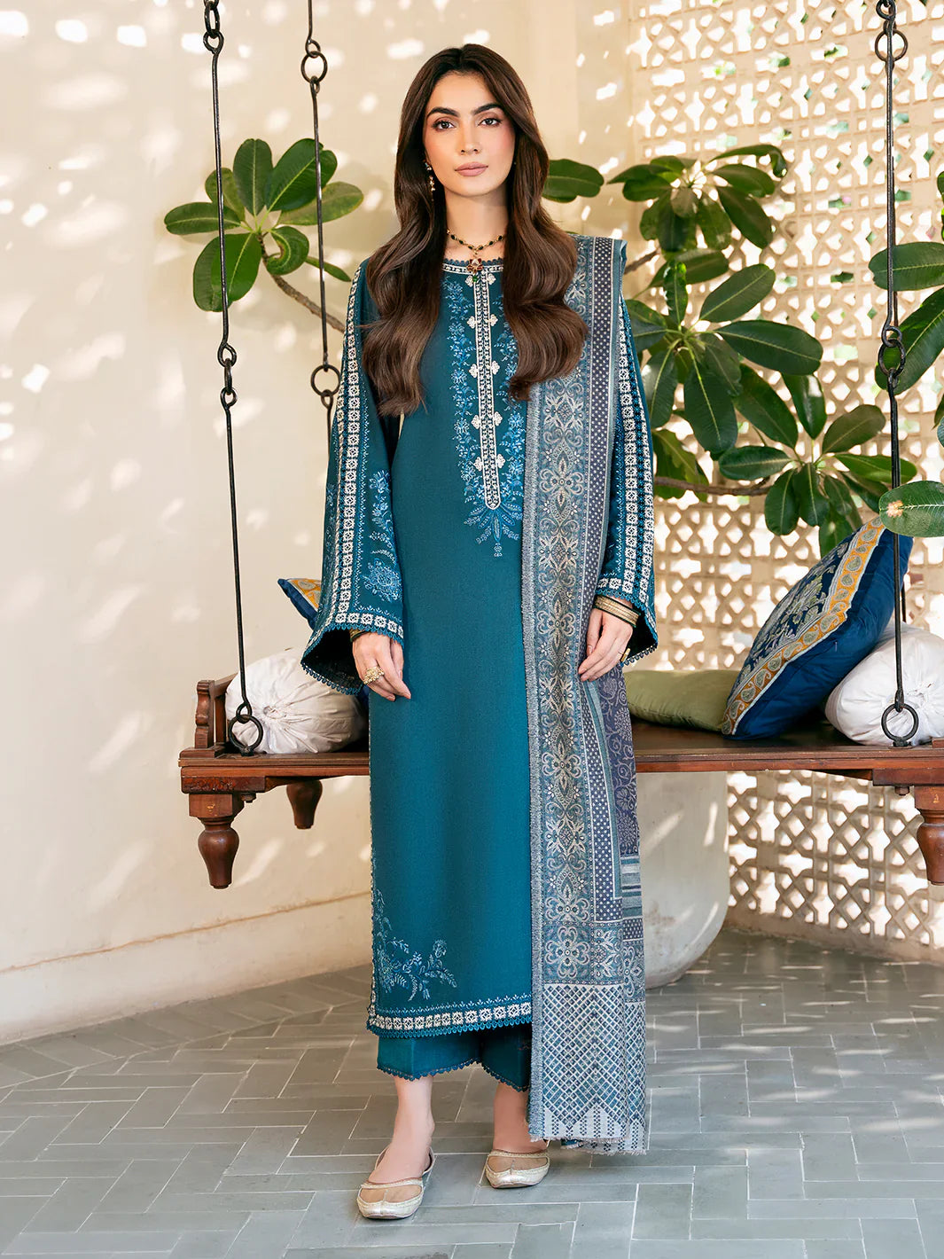 Mp33104-izel - Winter 3PC Dhanak Embroidered Suit