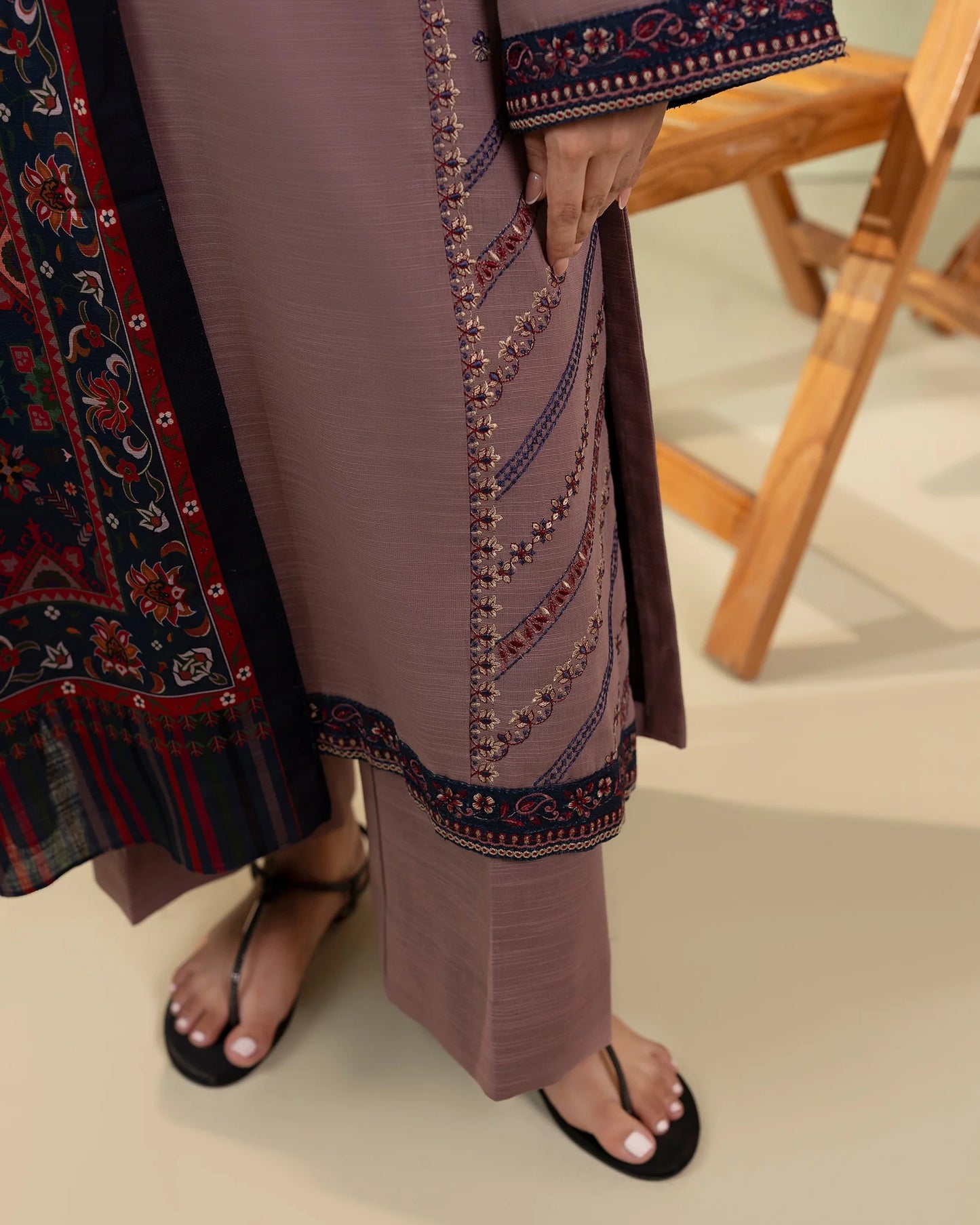 Mp33106-izel - Winter 3PC Dhanak Embroidered Suit