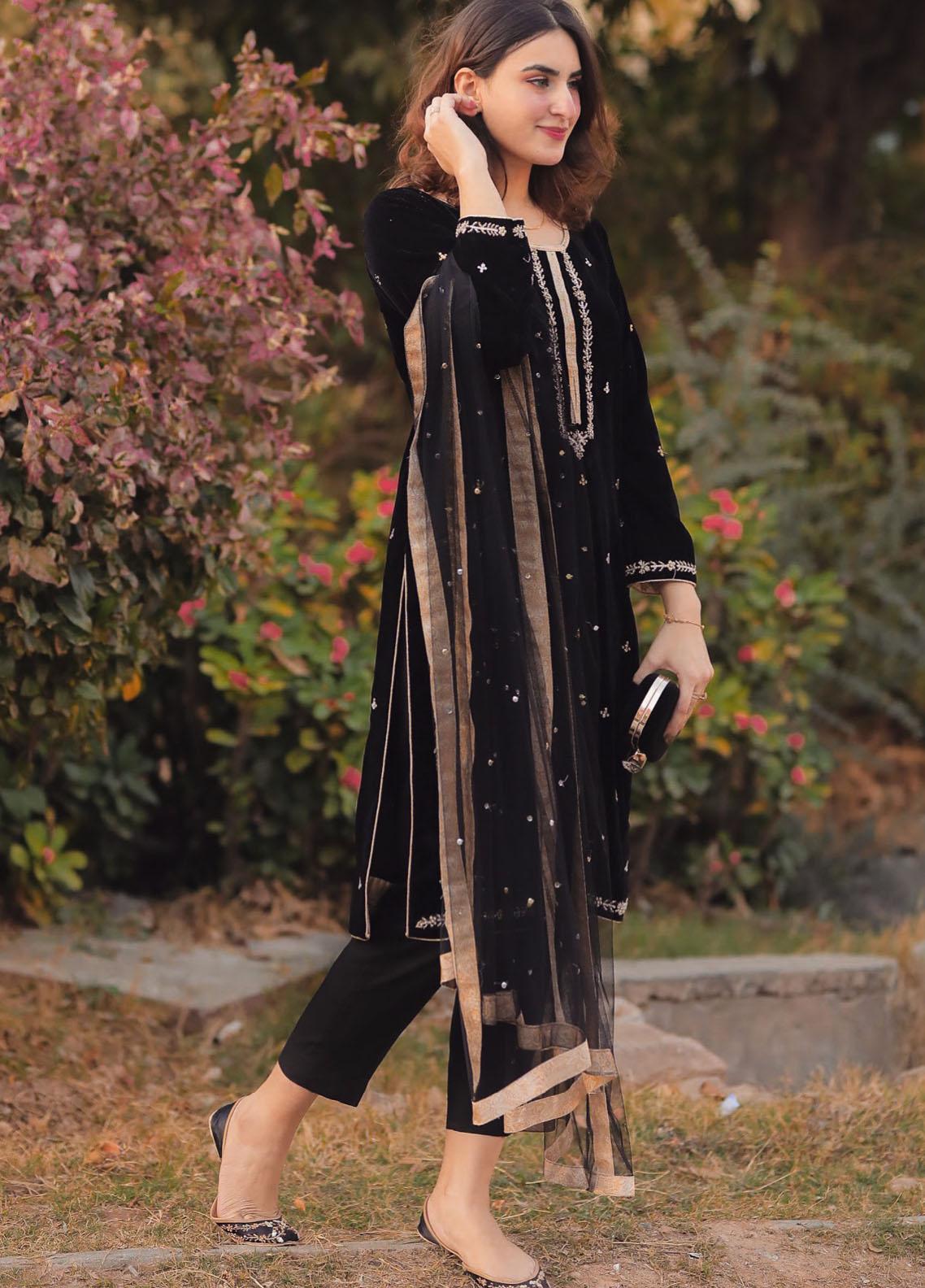 MP518 - winter Velvet Embroidered Dress With Organza embroidered Dopata