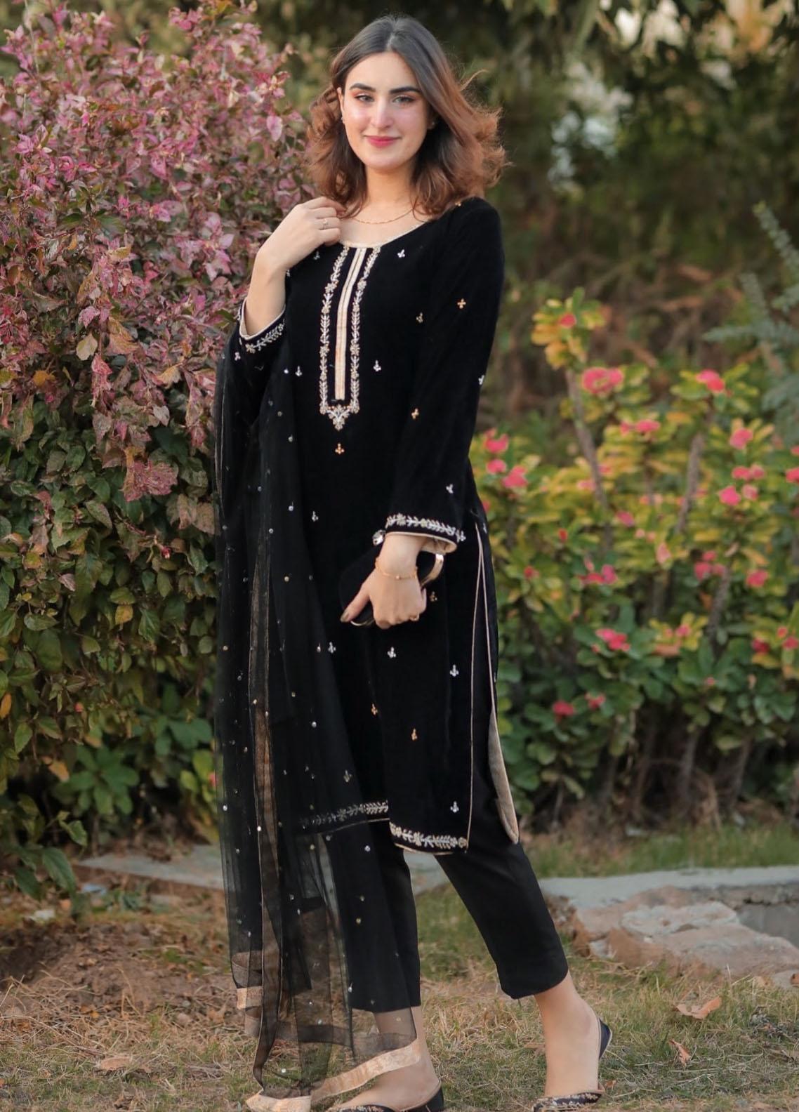 MP518 - winter Velvet Embroidered Dress With Organza embroidered Dopata