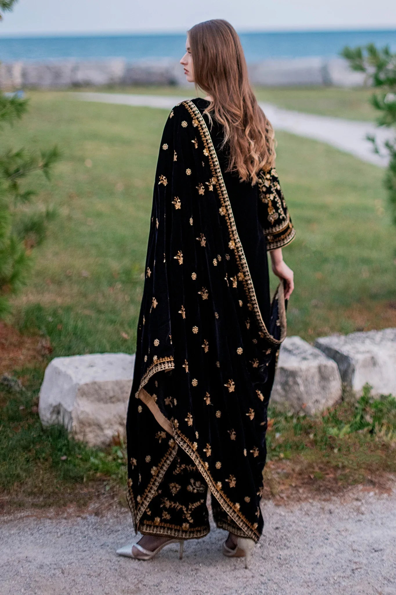 MP1103 - Unstitched 3PCs Embroidered Velvet Dress With Embroidered Velvet Shawl