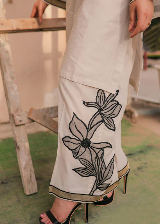 MP800-2Pc Embroidered Lawn Suite With Fully Embroidered trouser & Patches