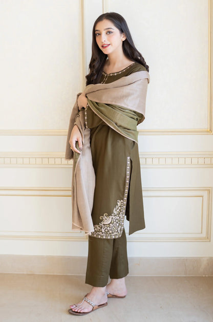 MP612-WINTER 3PC Dhanak suit with Embroidered Shawll