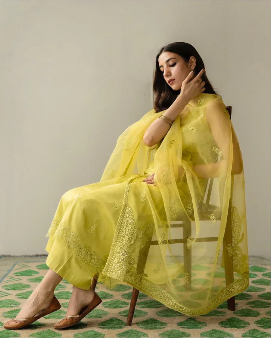 MP1177 - Summer 3PC Lawn Embroidered Suit