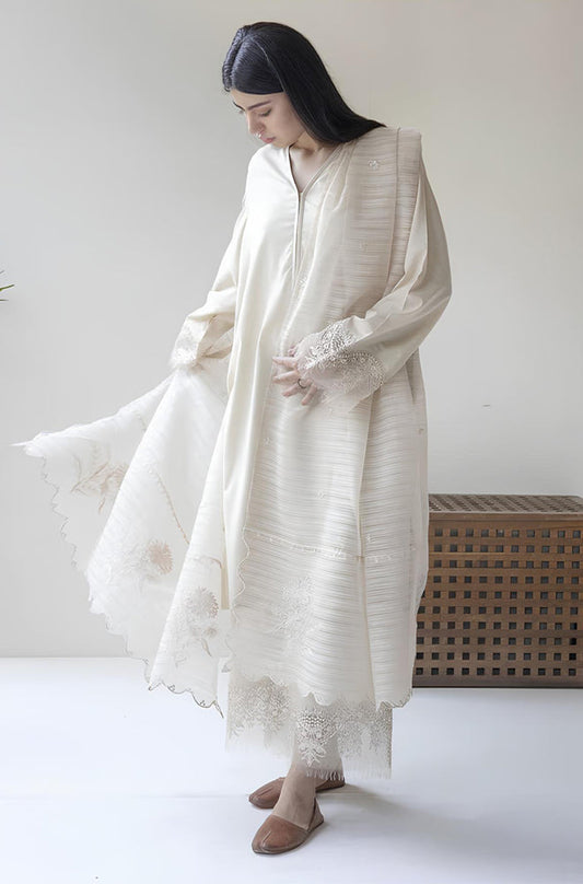 MP735-SUMMER 3PC Lawn Embroidered Shirt With Organza Embroidered Dupatta