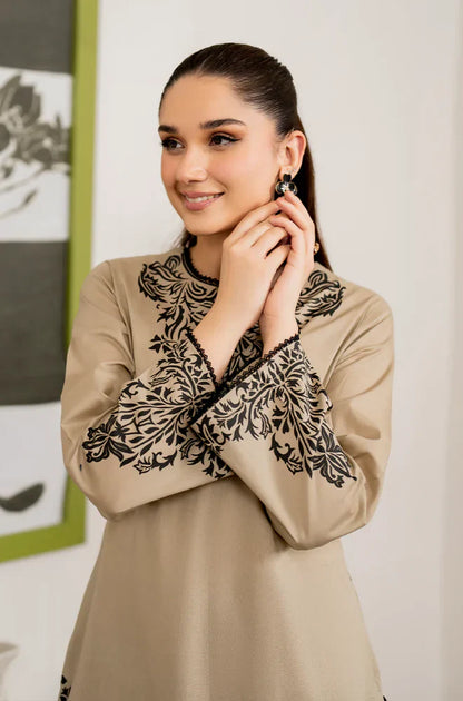 MP913-WINTER 3PC Dhannak Embroidered suit with Printed Shawll