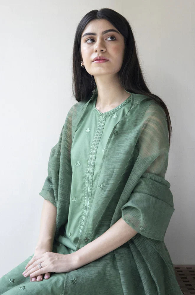 MP732-SUMMER 3PC Lawn Embroidered Shirt With Organza Embroidered Dupatta