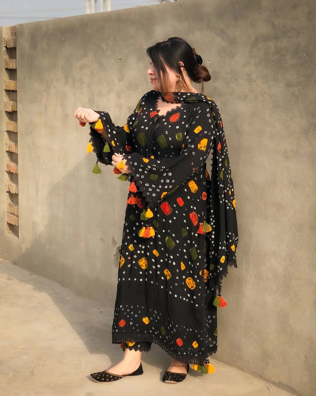 MP1217 - Black chunri - Summer 3PC Lawn Digital Print Dress