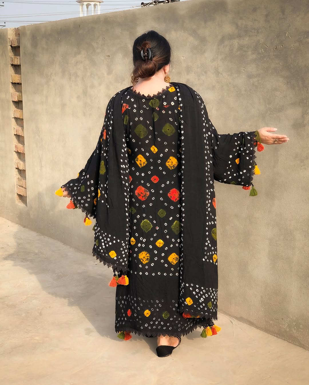 MP1217 - Black chunri - Summer 3PC Lawn Digital Print Dress