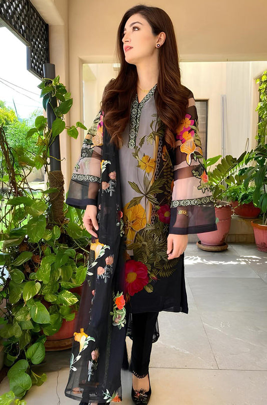 MP236-3PC Lawn Embroidered suit with Chiffon Duppata
