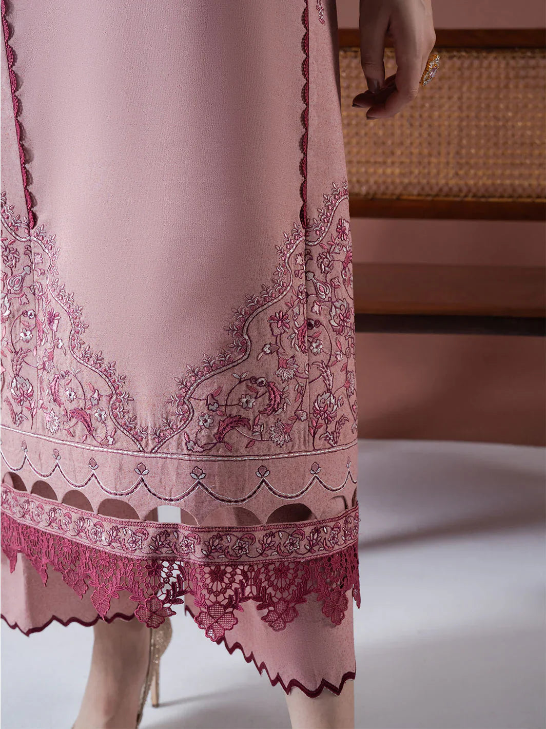 Mp3384 -Asim Jofa - Winter 3PC Dhanak Embroidered Suit