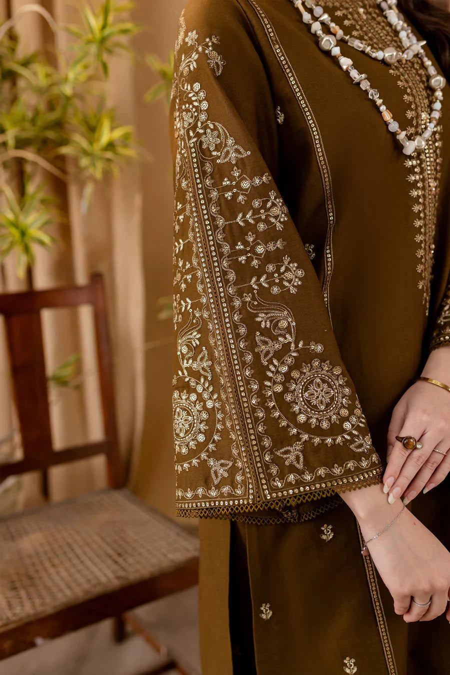 MP337 -  Batik - Winter 2PC Dhanak Embroidered Suit 3