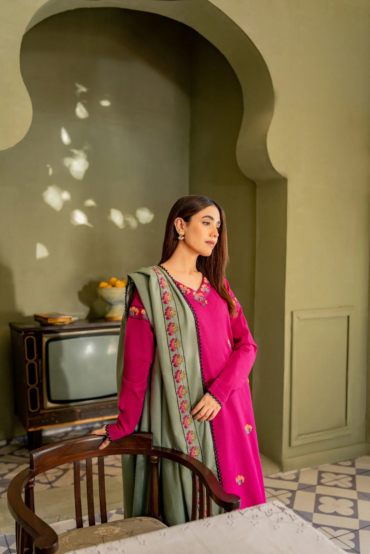 MP571-WINTER 3PC Dhanak suit with Embroidered Shawll