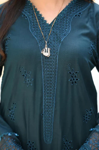 MP1070 - Bareeze 3PC Lawn Embroidered Suit Rs.9,500.00 Rs.4,999.00