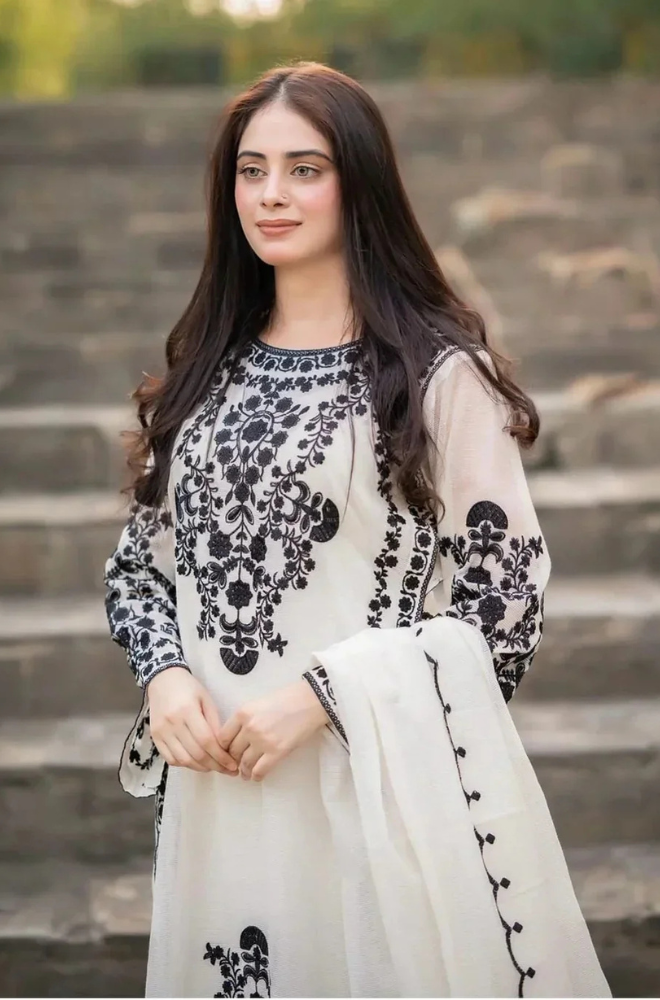 MP1026 - Nisa 3PC Lawn Embroidered Suit