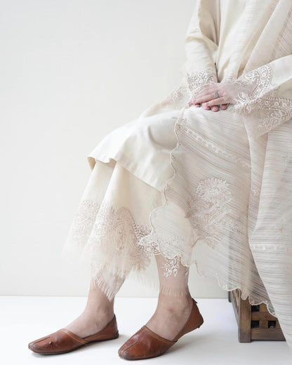 MP735-SUMMER 3PC Lawn Embroidered Shirt With Organza Embroidered Dupatta